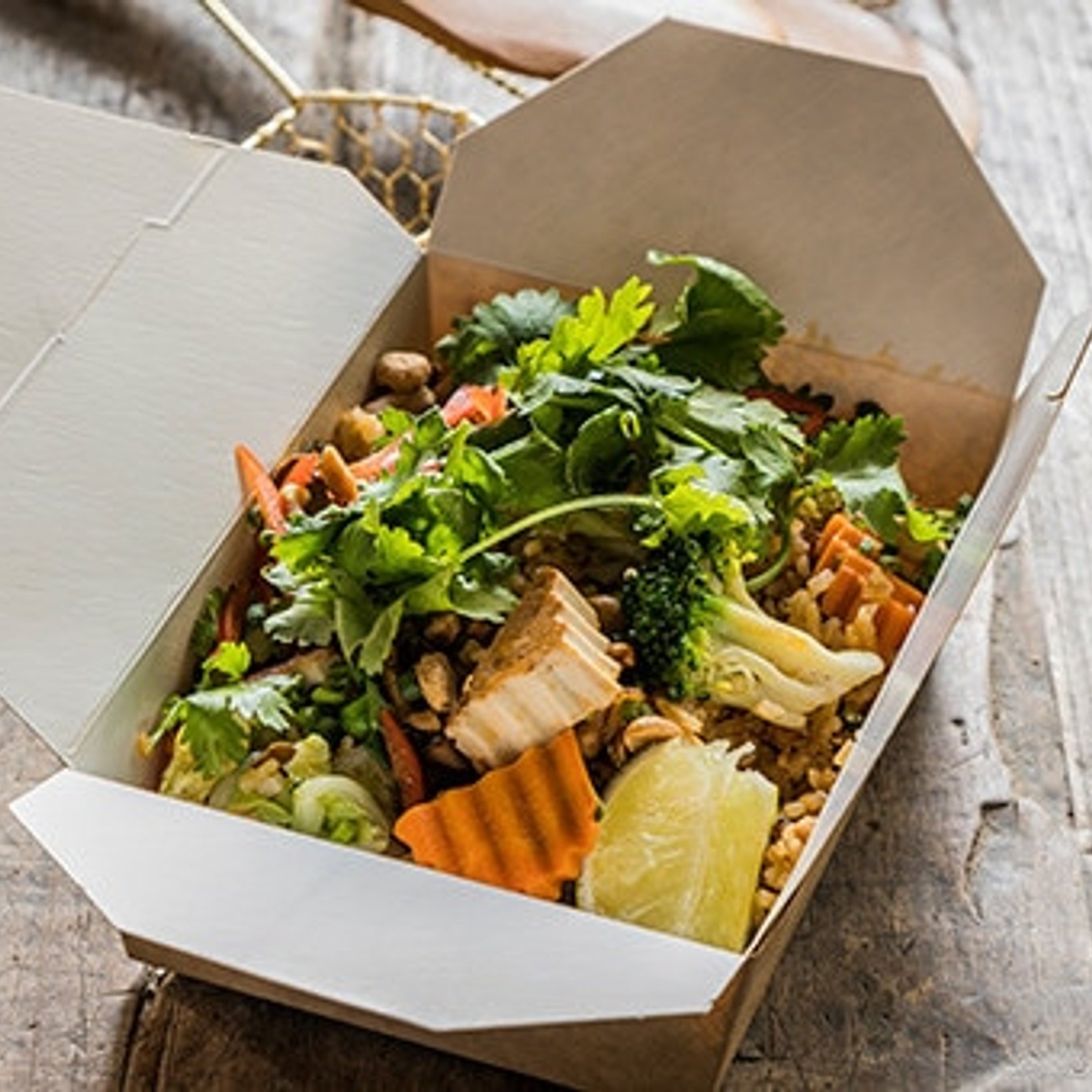 軽食タイ料理が人気のパリ、リトルバンブーでお持ち帰り。