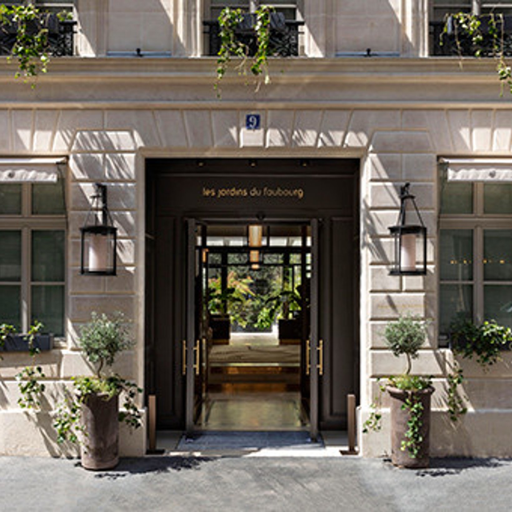 ラ・レガラードが待つ、レ・ジャルダン・デュ ・フォブール。