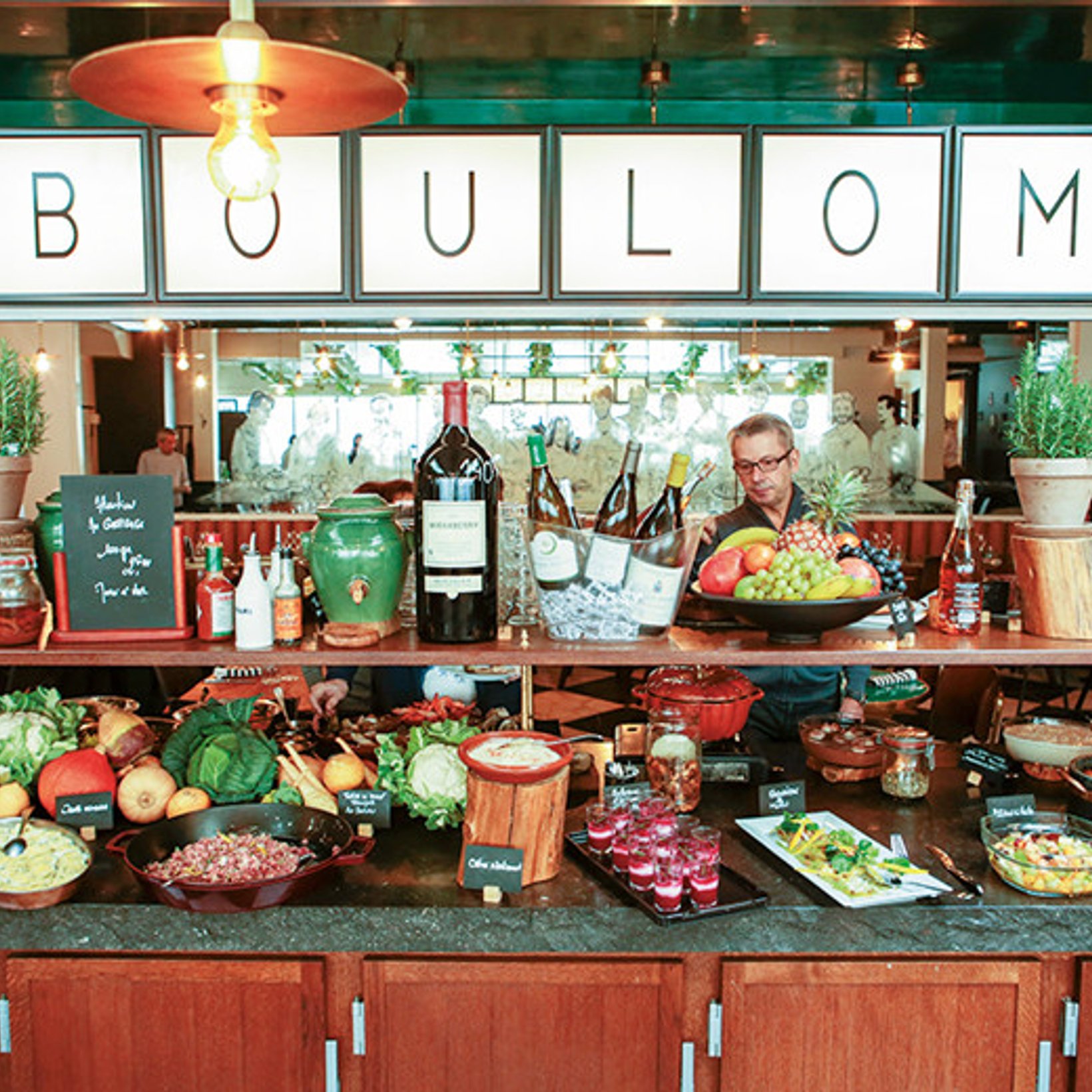 メニューは食べ放題のみ！ 上質な料理がズラリ揃うパリ18区のレストラン。