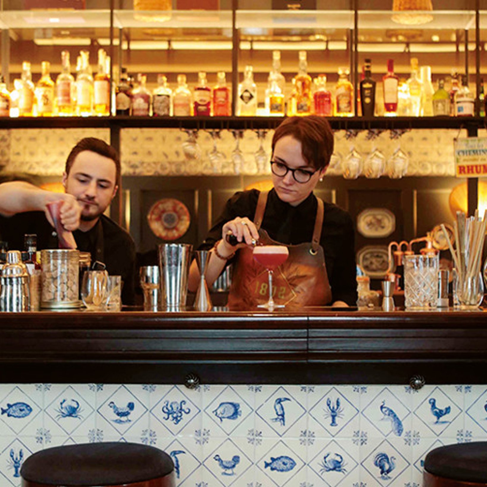 250種のラムが集結するホテルのバーへ。