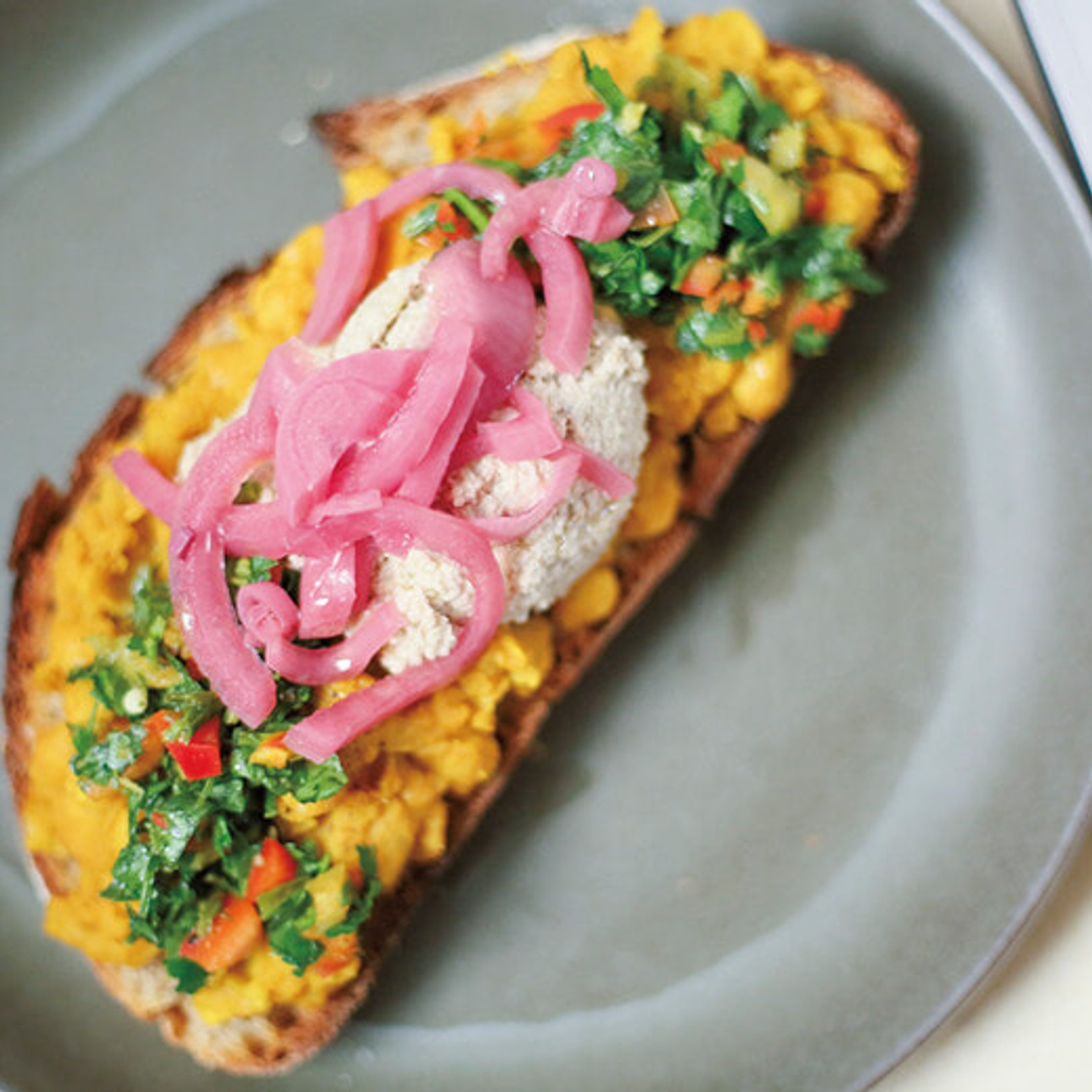 食材はすべてビオ、コーヒー好きのカップルがオープンしたこだわりのビーガンカフェ。