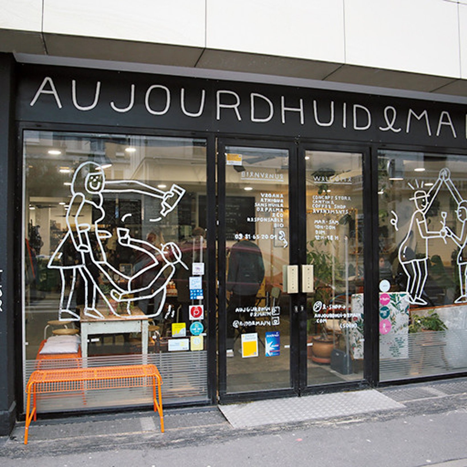 食品からコスメ、服、靴まで、ヴィーガン製品が揃うパリ初のコンセプトストア。