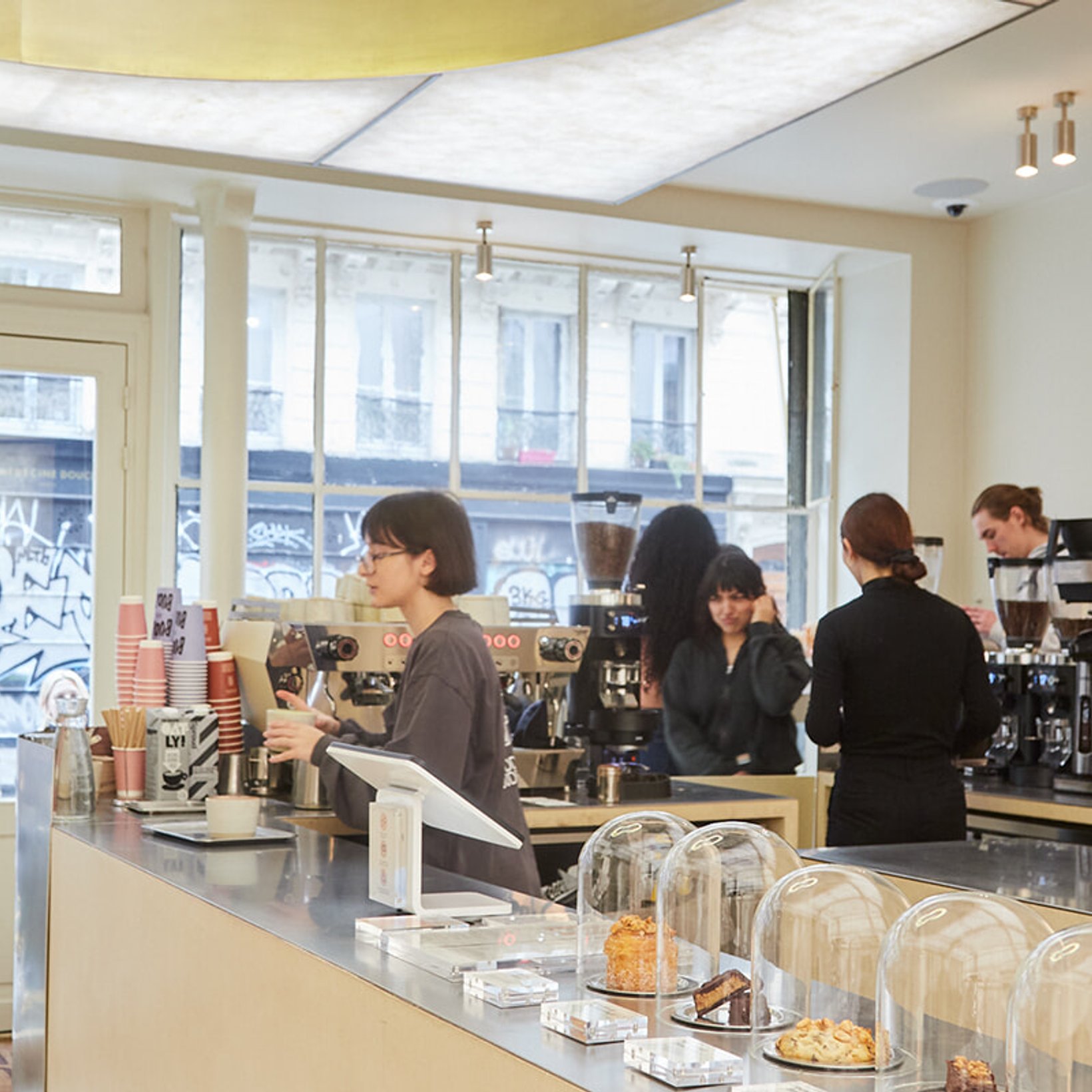 ブリュッセル発のカフェで、ナッツが香る名物コーヒーを。【パリのマイベストレストラン】