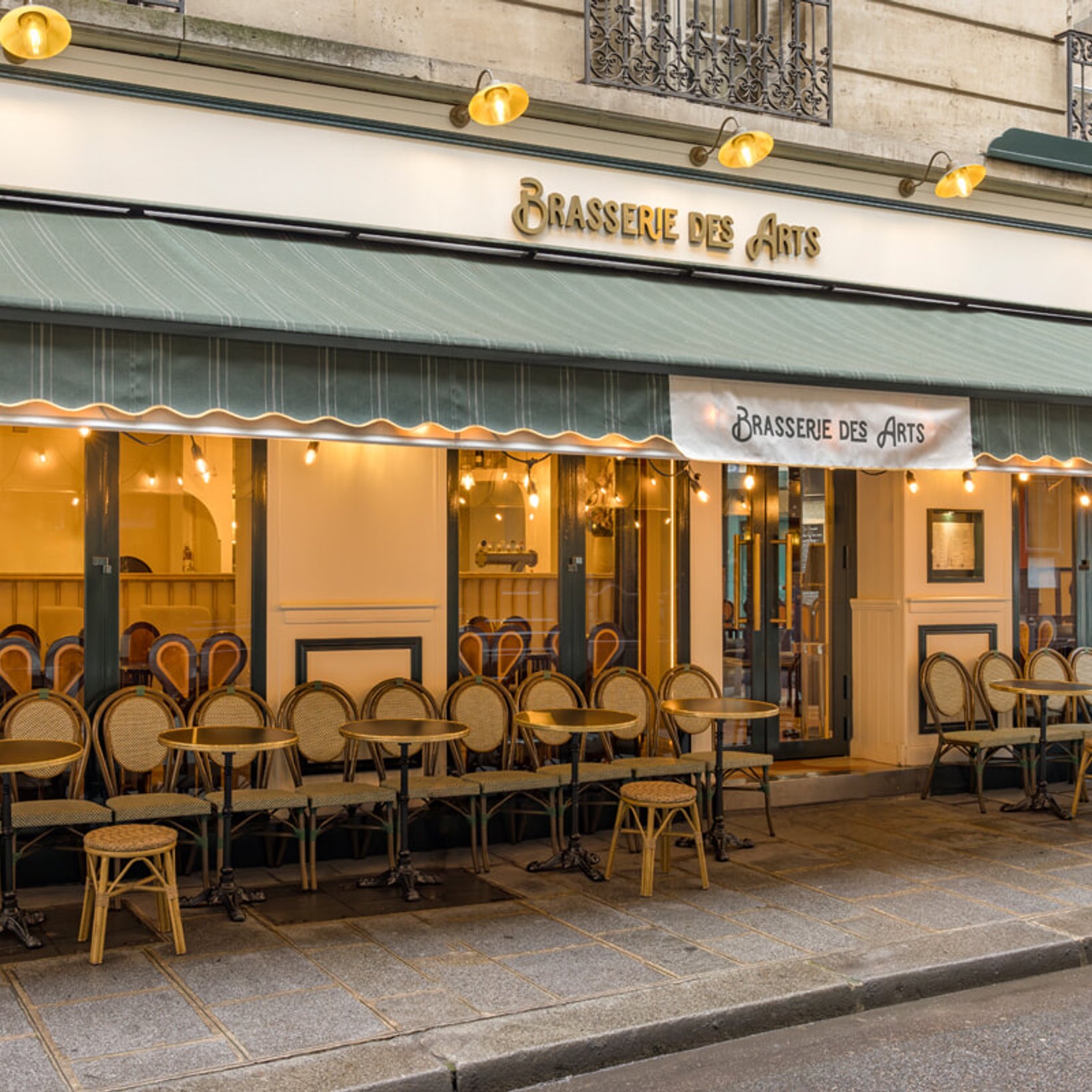 ひねりの利いたフレンチを、 アールヌーボー空間で。【仏版マダムフィガロエディター行きつけのカフェごはん】