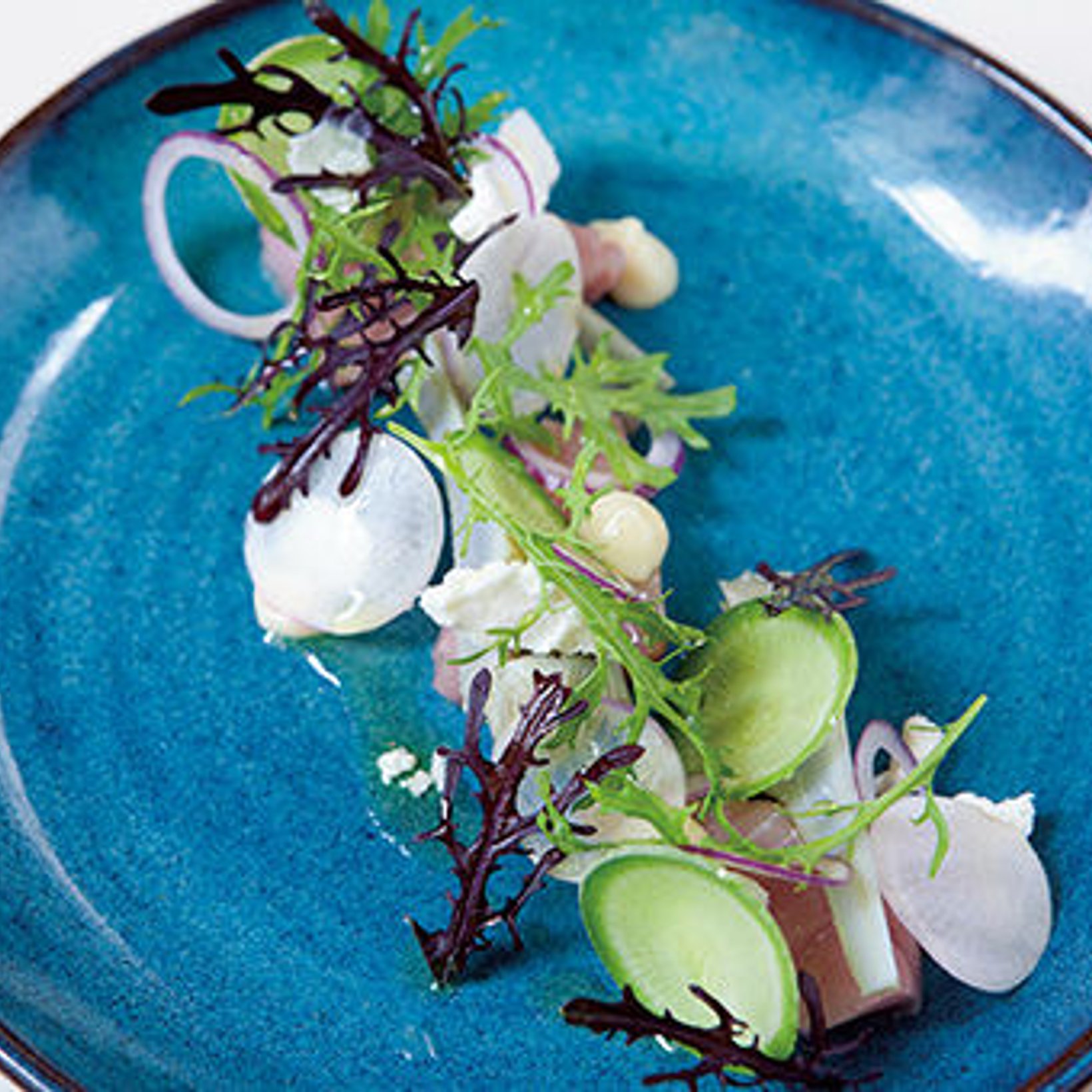 大地と海の味わい。パリでタパス形式のビストロ料理を。