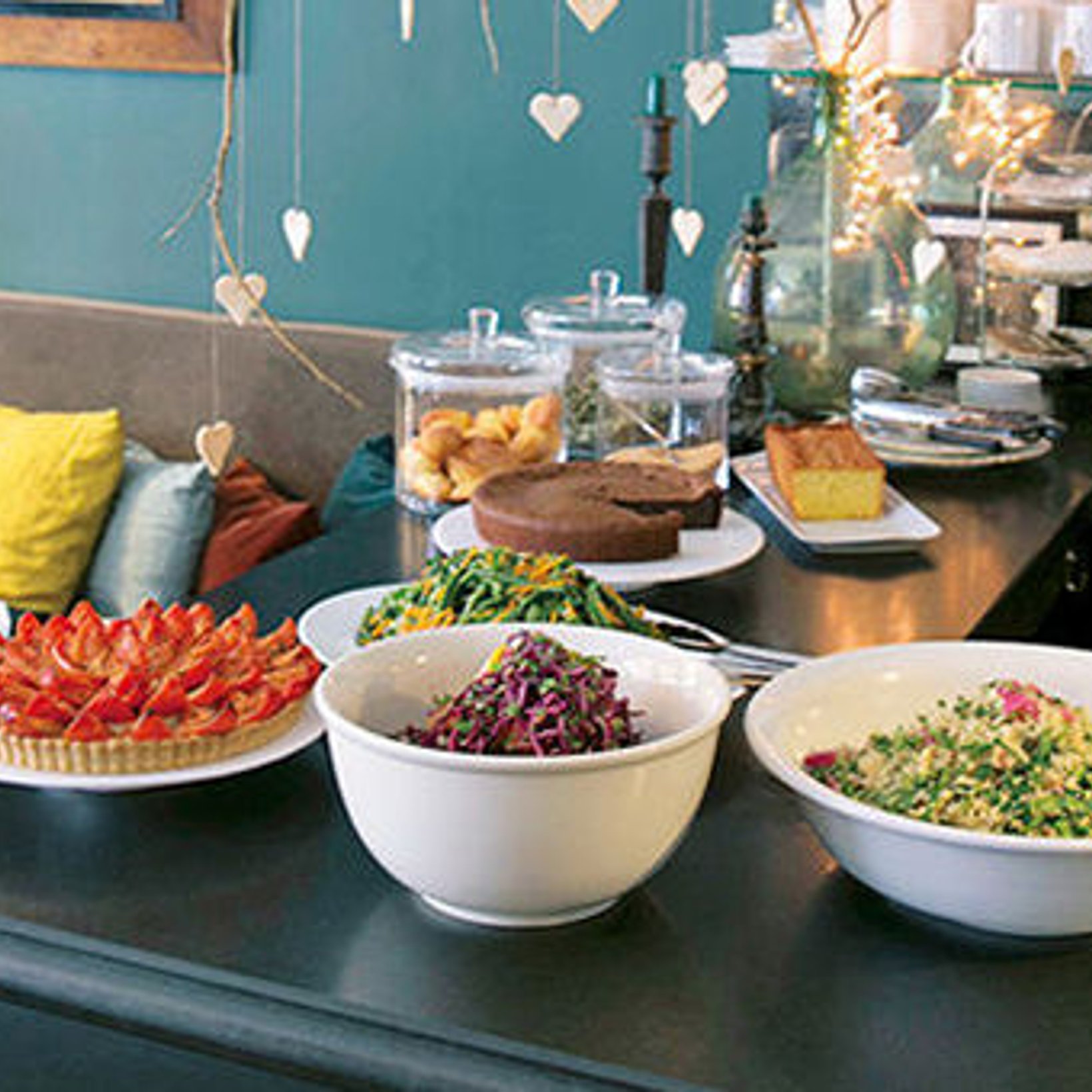 パリっ子たちに混じって、<br>カフェの本場でひと休み。