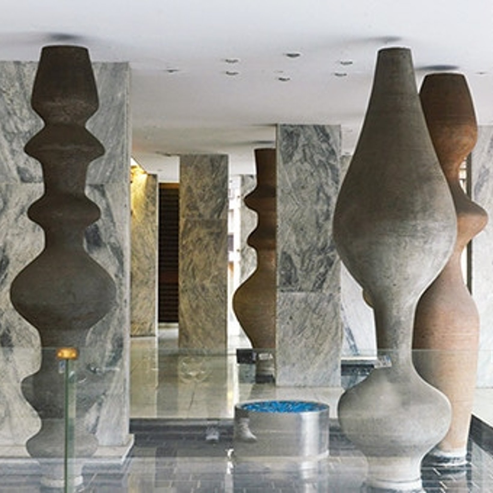 パリの何気ない建物の一角に、60年代アートを発見！