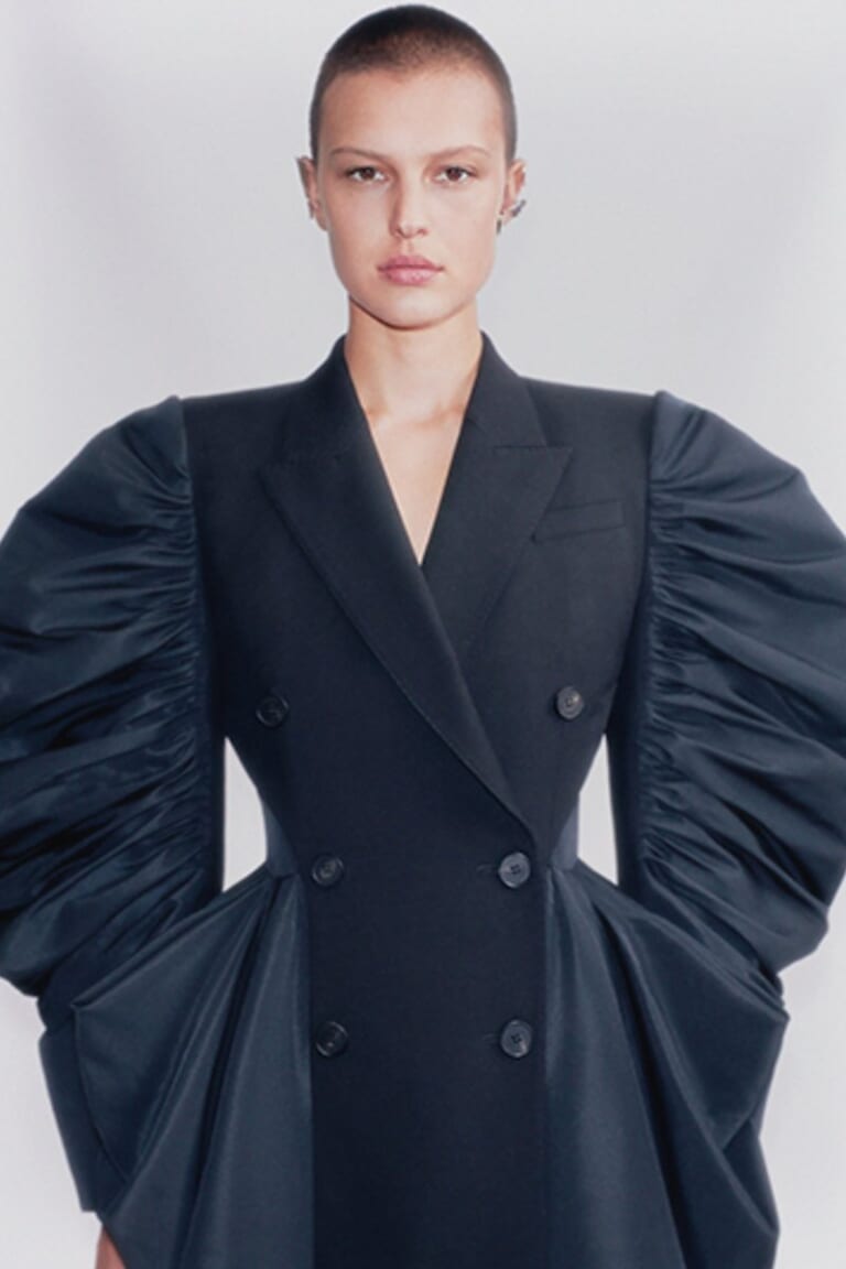 アレキサンダー・マックイーン –  2021年 春夏コレクション