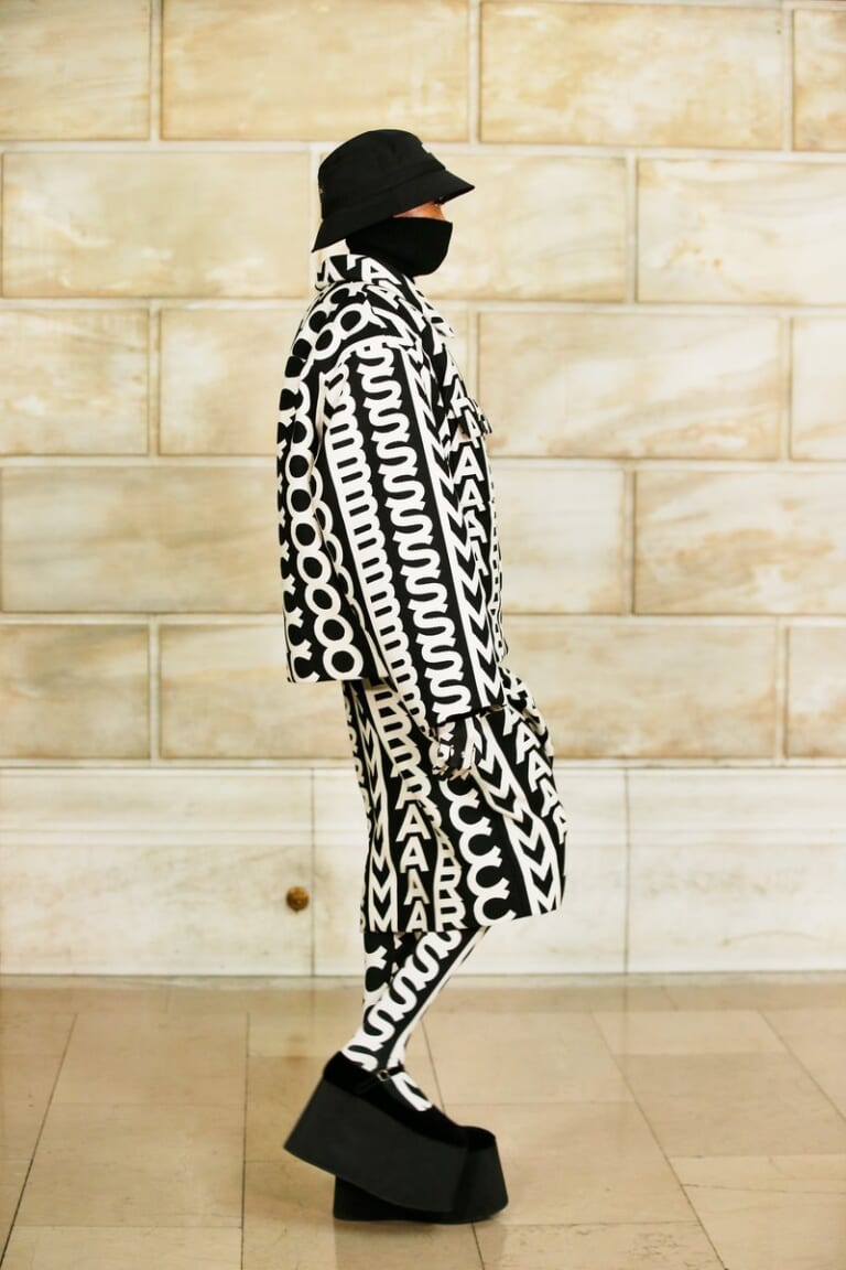 マーク ジェイコブス –  2021/22年 秋冬コレクション