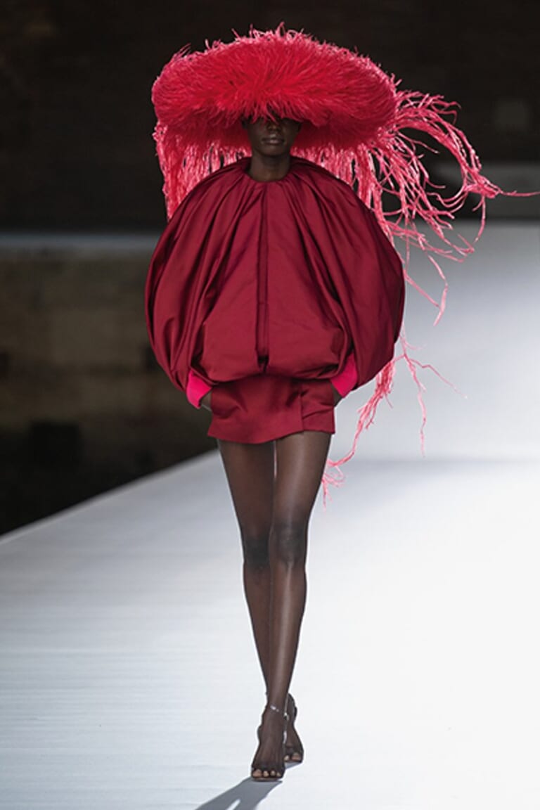 ヴァレンティノ –  2021/22年 秋冬オートクチュールコレクション