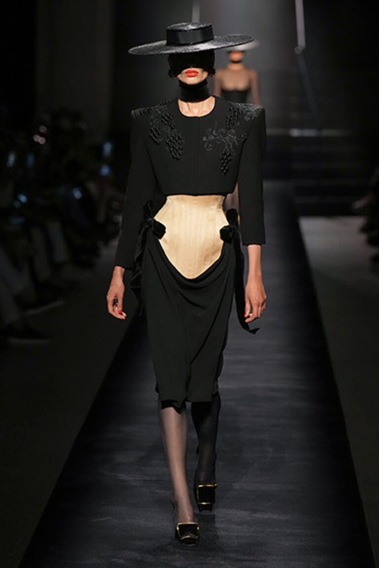 スキャパレリ –  2022/23年 秋冬オートクチュールコレクション