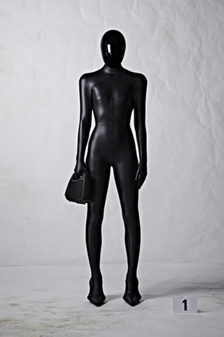 バレンシアガ –  2022/23年 秋冬オートクチュールコレクション