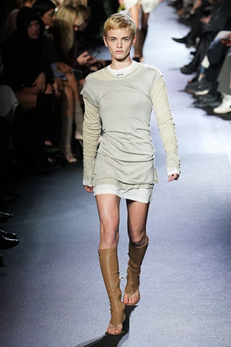 ミュウミュウ –  2023年 春夏コレクション