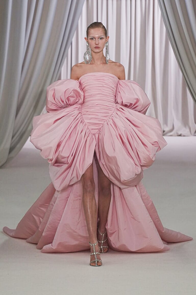 ジャンバティスタヴァリ –  2023年 春夏オートクチュールコレクション