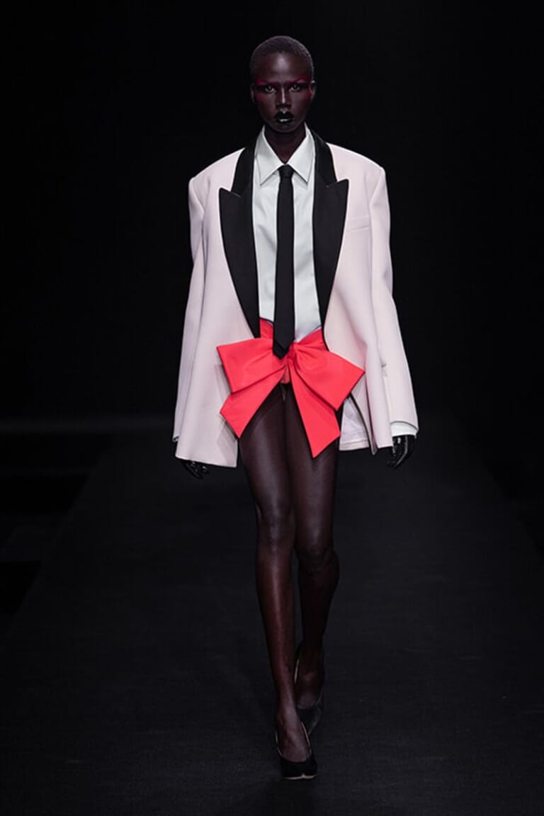 ヴァレンティノ –  2023年 春夏オートクチュールコレクション