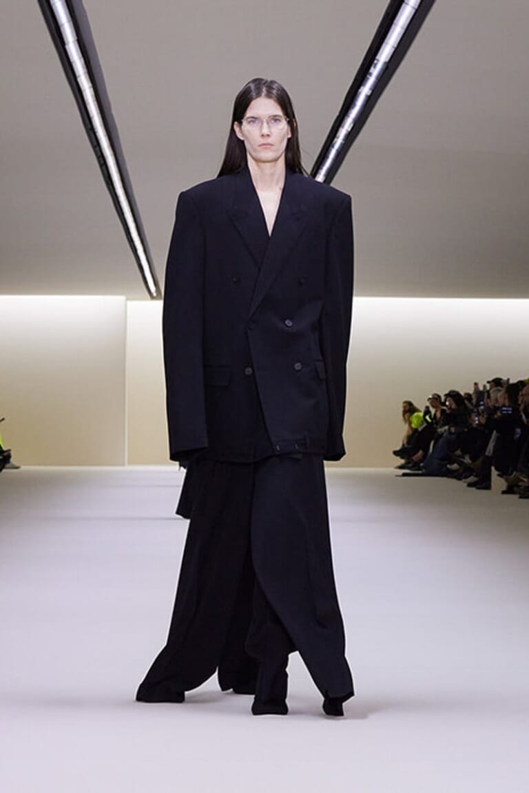 バレンシアガ –  2023/24年 秋冬コレクション