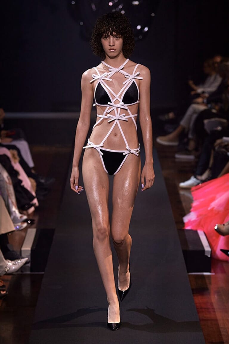 ヴィクター＆ロルフ –  2023/24年 秋冬オートクチュールコレクション