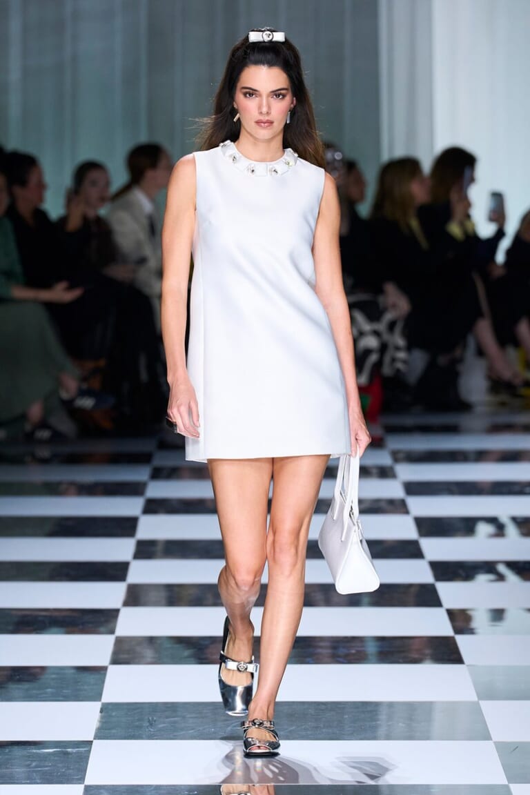 ヴェルサーチェ –  2024年 春夏コレクション