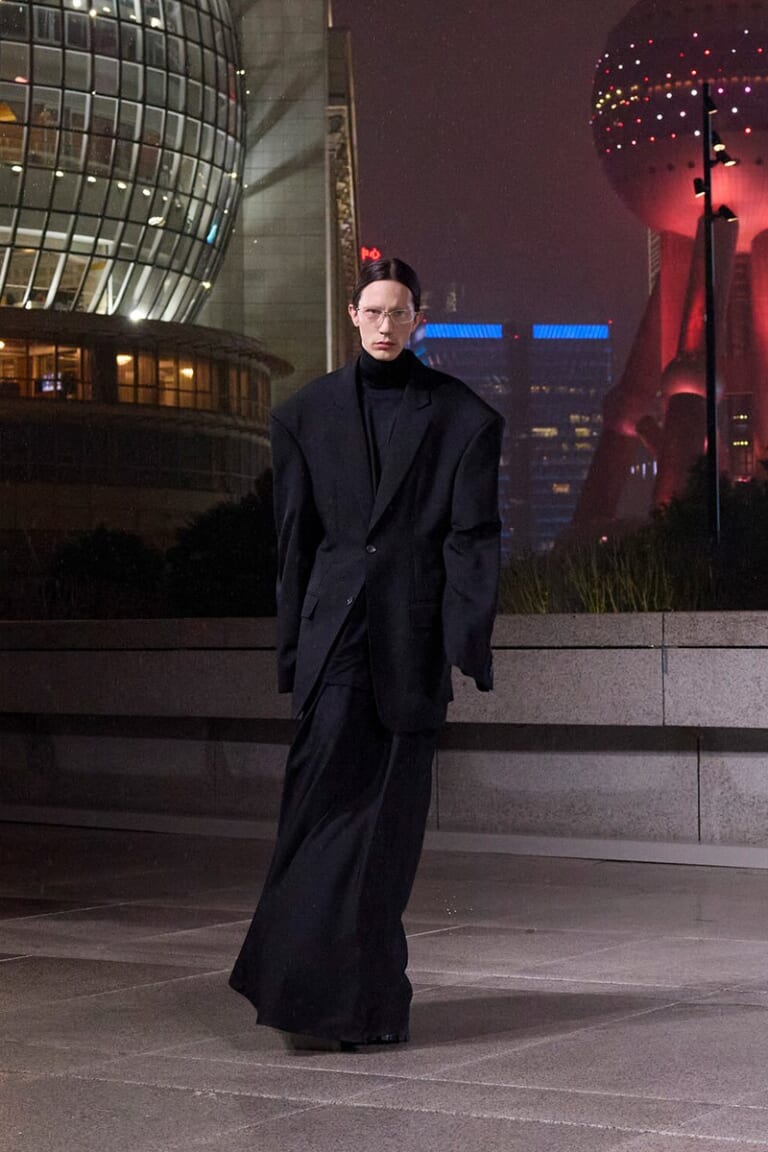 バレンシアガ – 2025年 クルーズコレクション