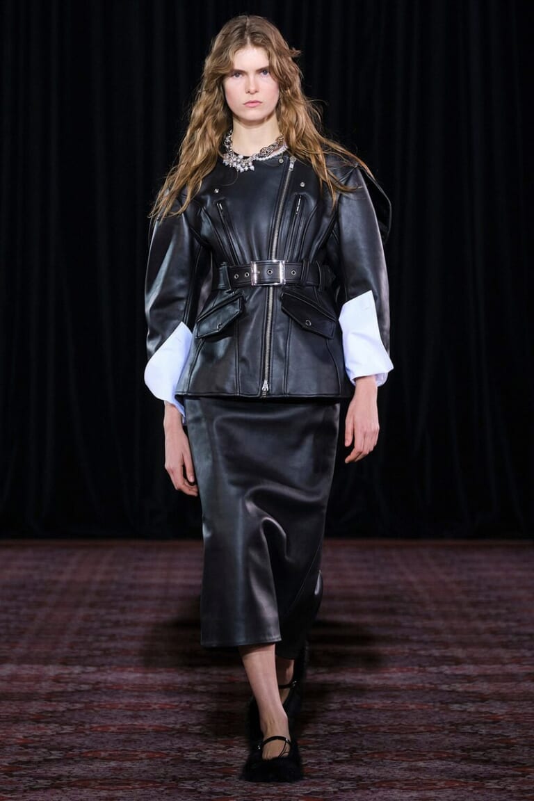 シモーン・ロシャ – 2025/26年 秋冬コレクション