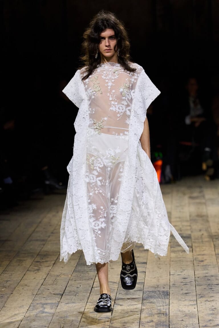 シモーン・ロシャ – 2026/27年 秋冬コレクション