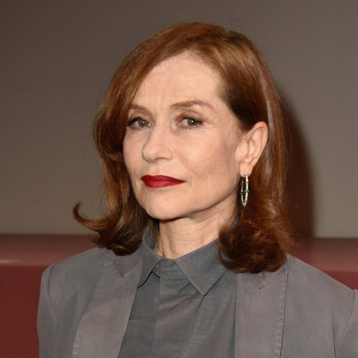 美しく年齢を重ねるイザベル・ユペールは現代女性の指針。