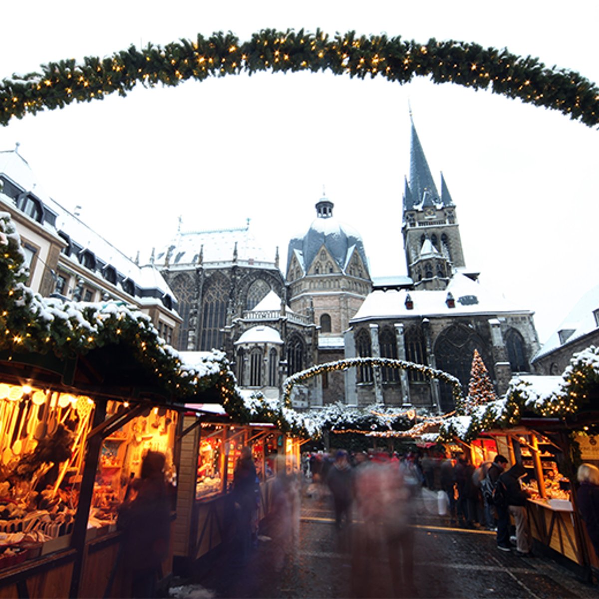 ドイツ初の世界遺産、アーヘン大聖堂の幻想風景