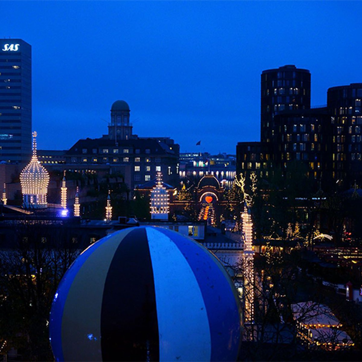 北欧デンマークの長く暗い冬に訪ねたい、光に満ちた絶景スポット