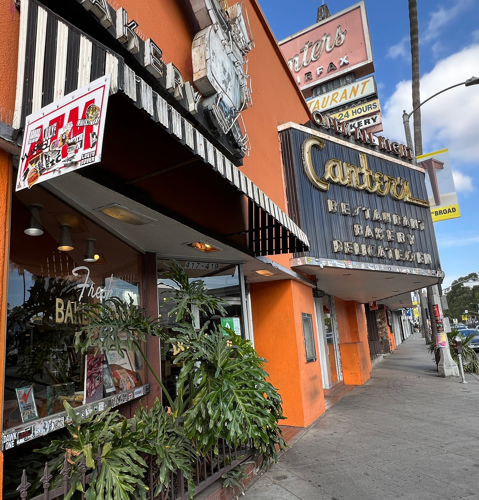 LAで愛され続ける老舗デリカテッセン「カンターズ」の24時間。