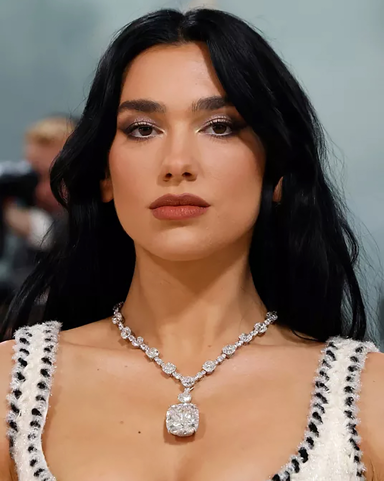 METガラの豪華なドレスに隠された、世界最高峰のジュエリー。