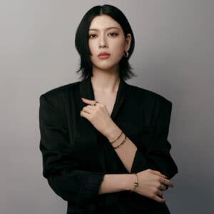 新たな人生の幕開けとともに。三吉彩花がブシュロンのフレンドに就任。