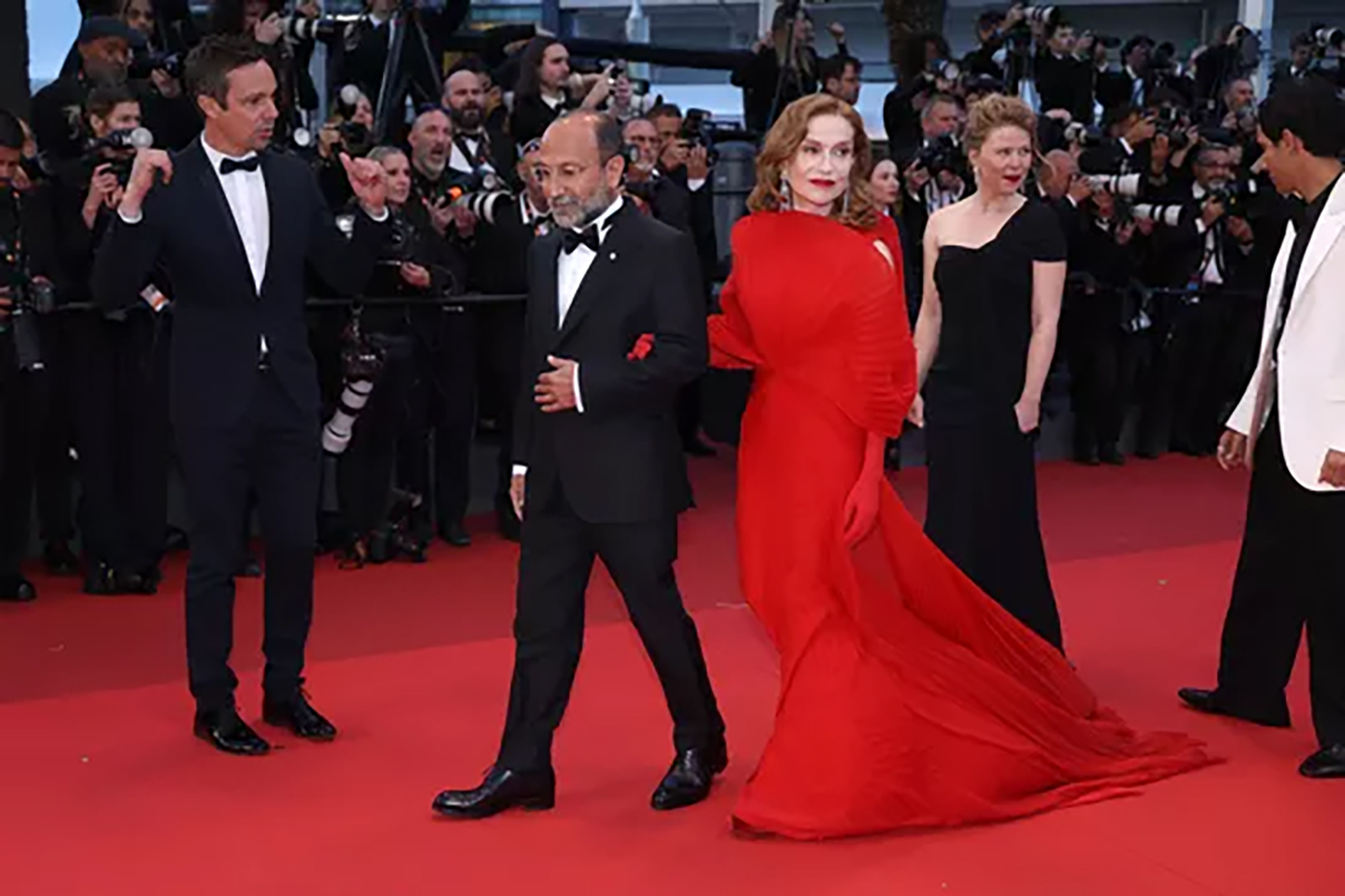 カンヌ国際映画祭での、イザベル・ユペール＆アスガル・ファルハディ