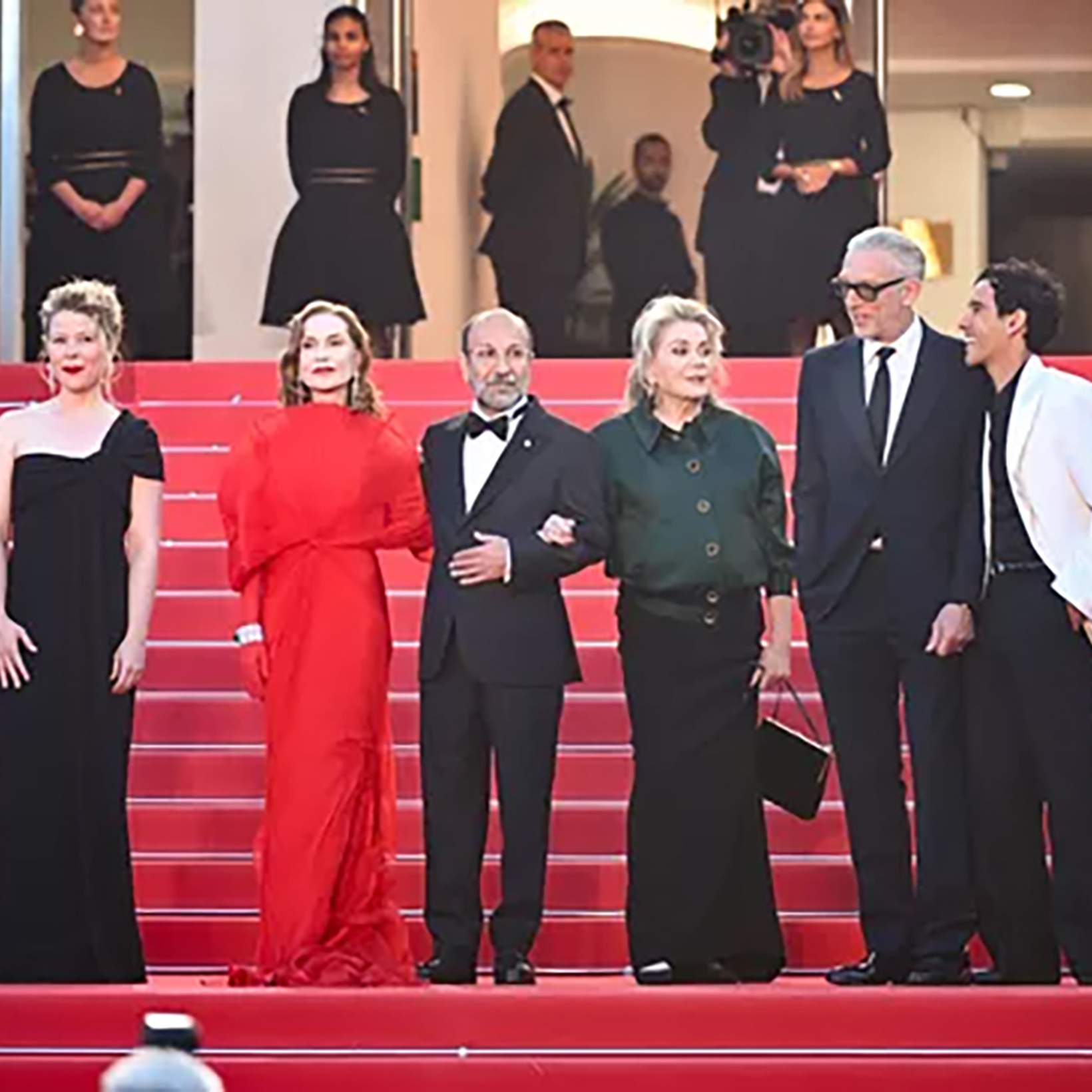 【カンヌ国際映画祭2026】ピエール・ニネとヴァンサン・カッセルは恋人と、ヴィルジニー・エフィラはミニドレス姿で登場！ 華やかなムードに包まれた3日目のレッドカーペット。