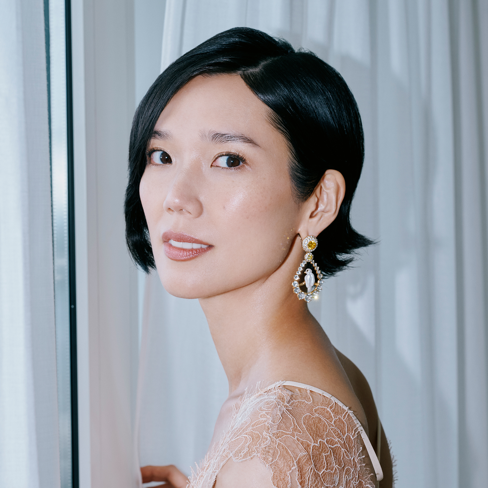 祝！ カンヌ国際映画祭で女優賞受賞、岡本多緒のメイクアップにも注目。