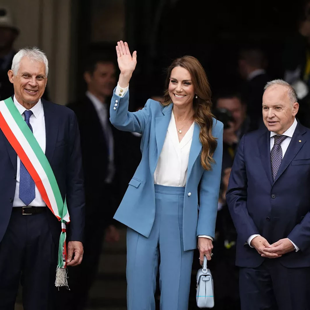 キャサリン皇太子妃、3年ぶりの海外旅行でイタリアに凱旋到着。