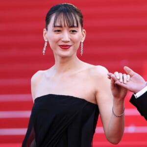 綾瀬はるか、カンヌ国際映画祭で纏った素敵なジュエリーは？