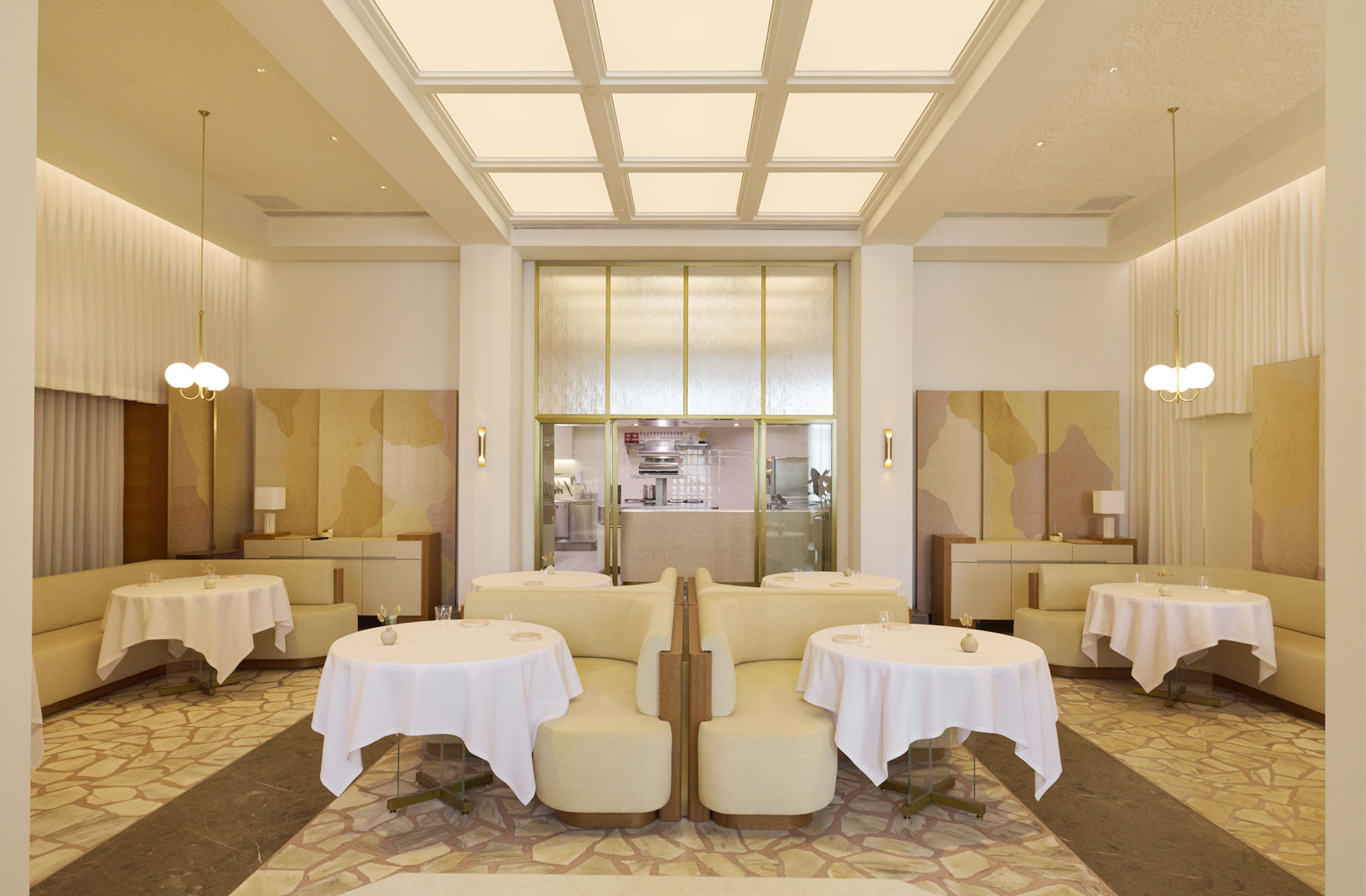 singapore-fine-dining-01-20260526 | madameFIGARO.jp(フィガロジャポン)