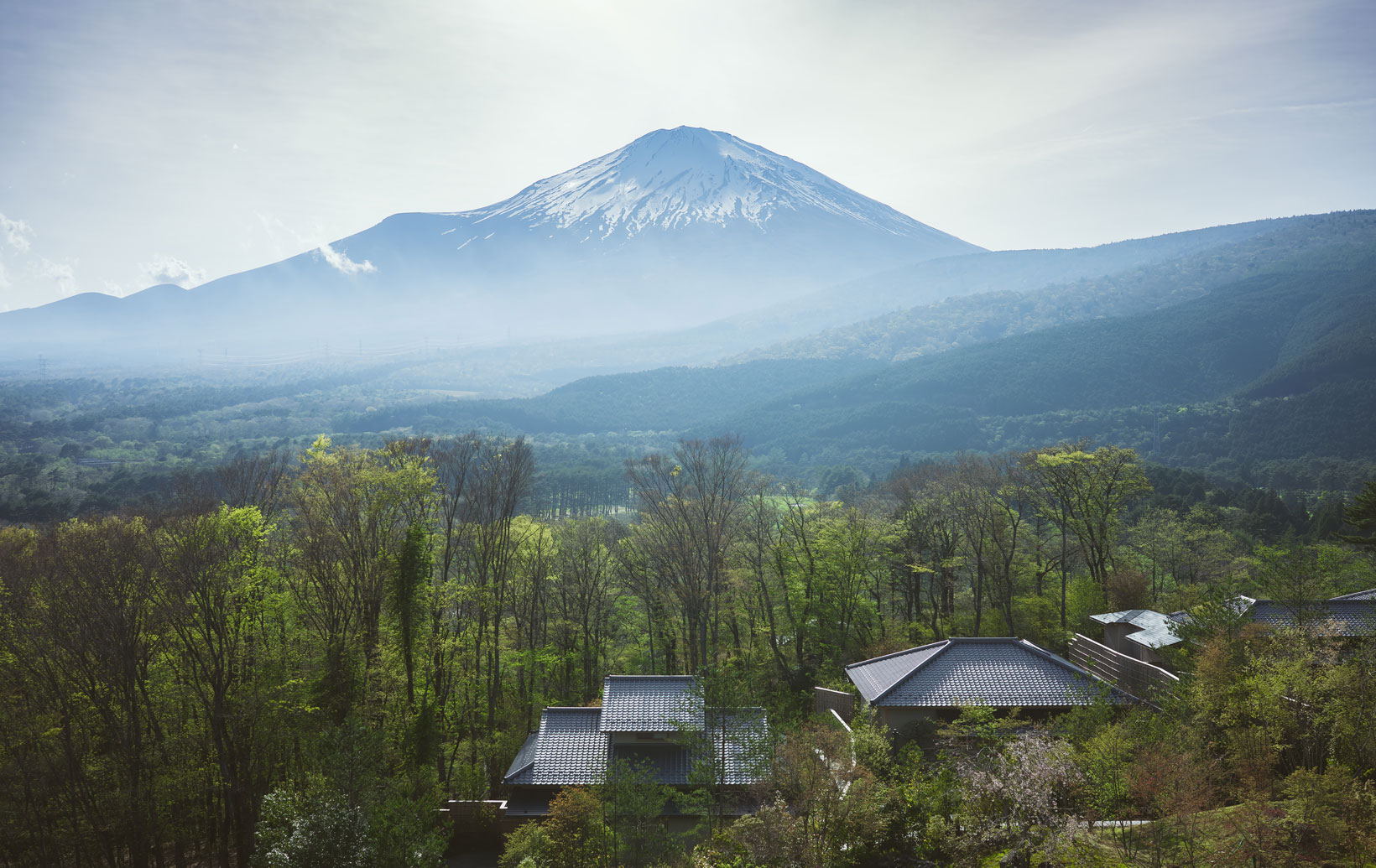 01-gora-kadan-fuji-20260609- | madameFIGARO.jp(フィガロジャポン)