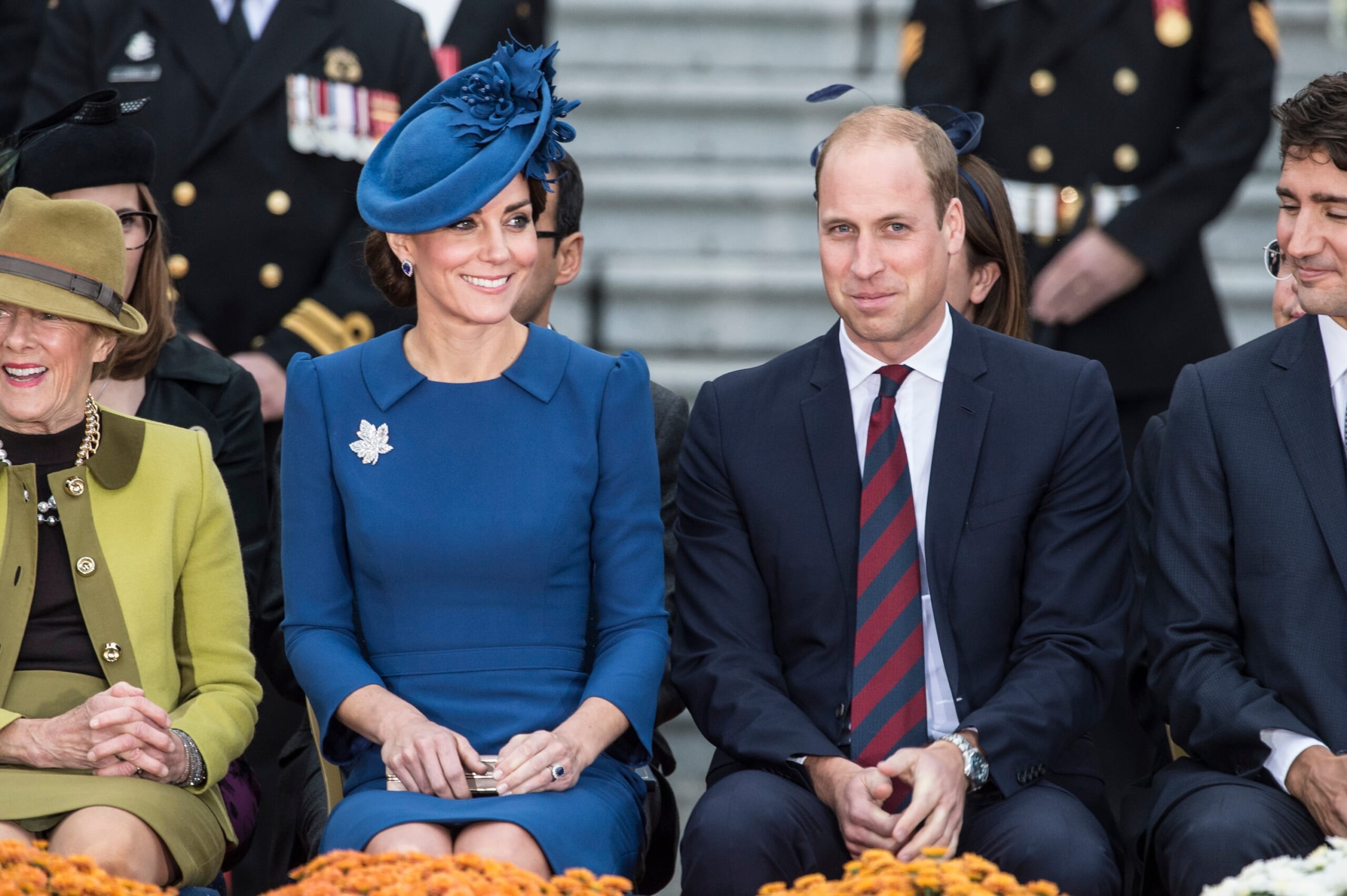 左にキャサリン皇太子妃とウィリアム皇太子が並んで微笑んでいる写真