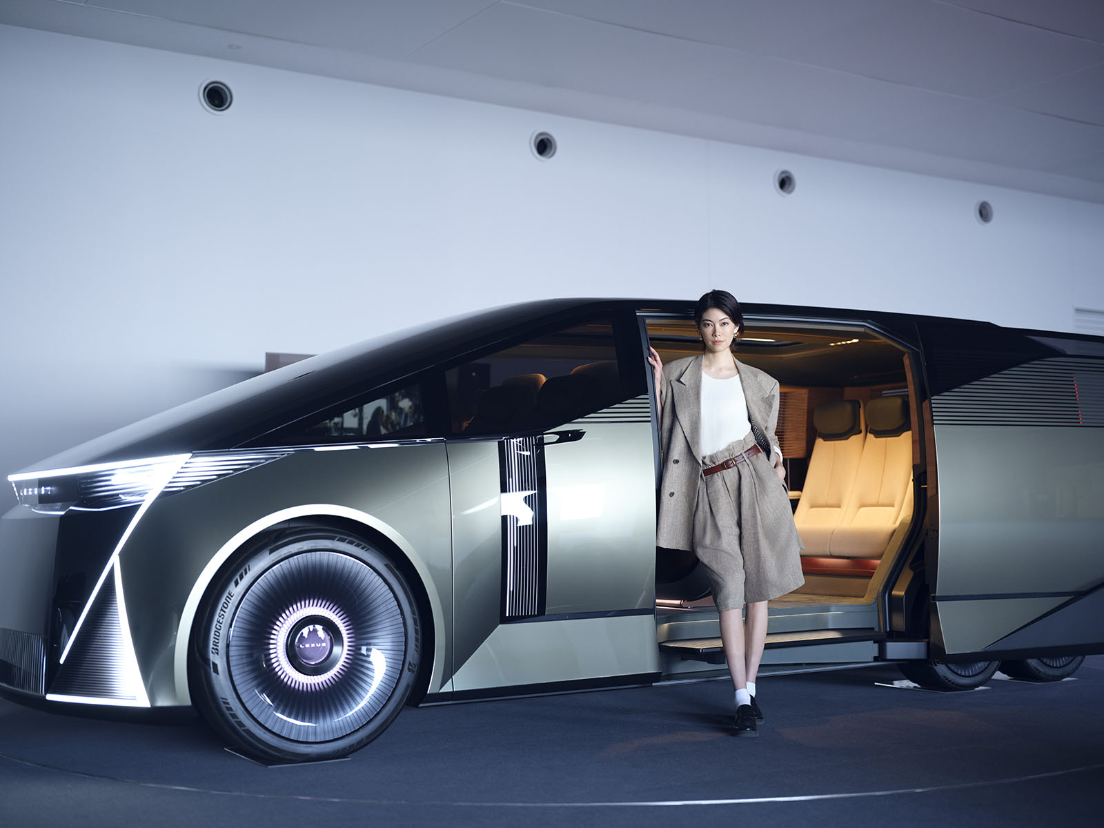 260525-hikari-mori-04 | madameFIGARO.jp(フィガロジャポン) LEXUS「LS Concept」と森星