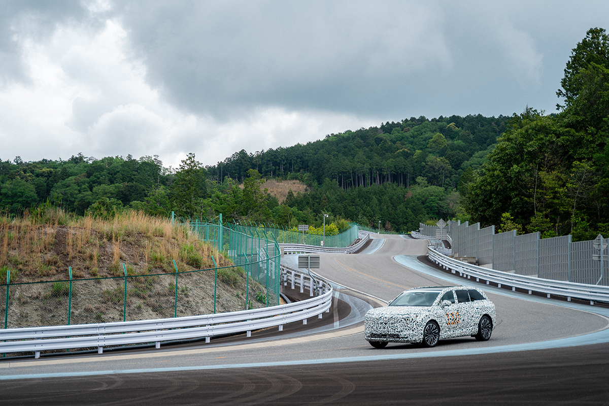 260526_lexus_01 | madameFIGARO.jp(フィガロジャポン) トヨタテクニカルセンター下山のテストコースを走るLEXUS新型車TZ