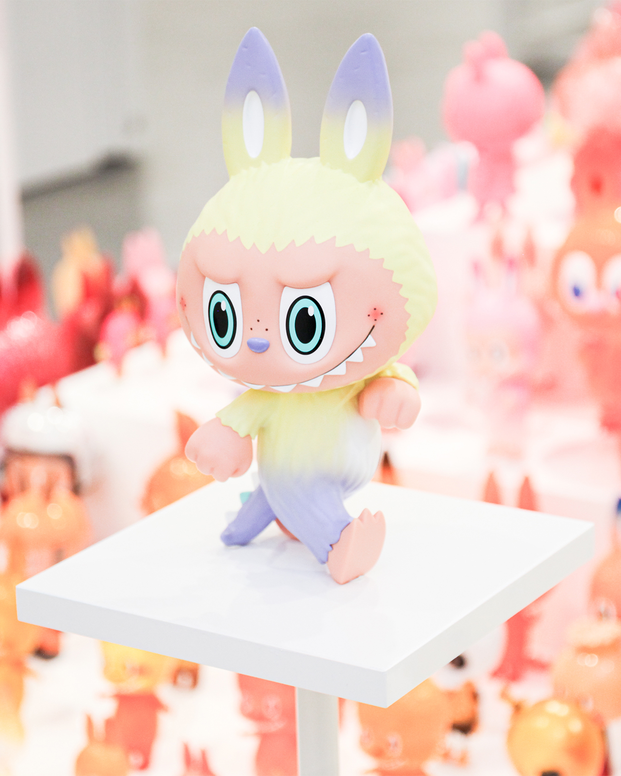 ラブブと『THE MONSTERS』の仲間たちの世界に没入する展覧会が東京で開催！