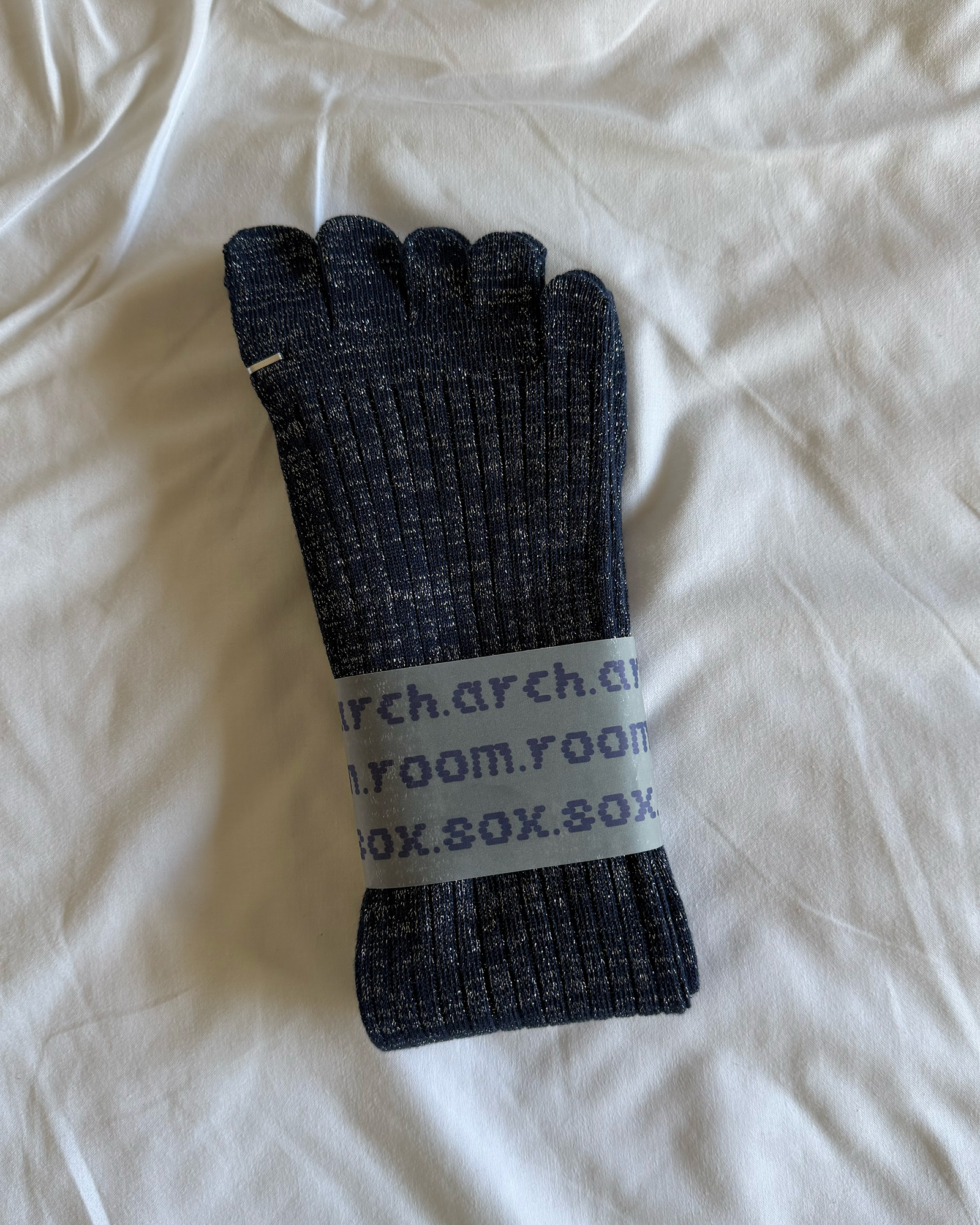 260615-kyoto-socks | madameFIGARO.jp(フィガロジャポン) 京都の古着屋arch.のオリジナルアイテム、5本指ソックス。