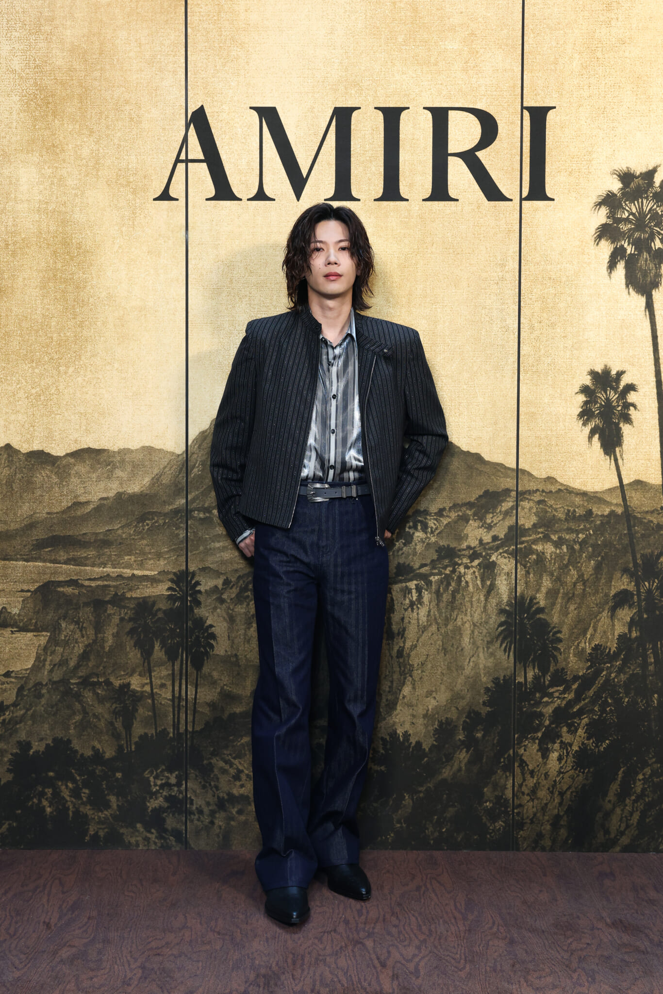 【神宮寺勇太(Number_i)in パリ】神宮寺勇太がパリに爽やかさをもたらす。アミリが紡ぐ、夜のロサンゼルスの甘美な誘惑。【2027年春夏 ...