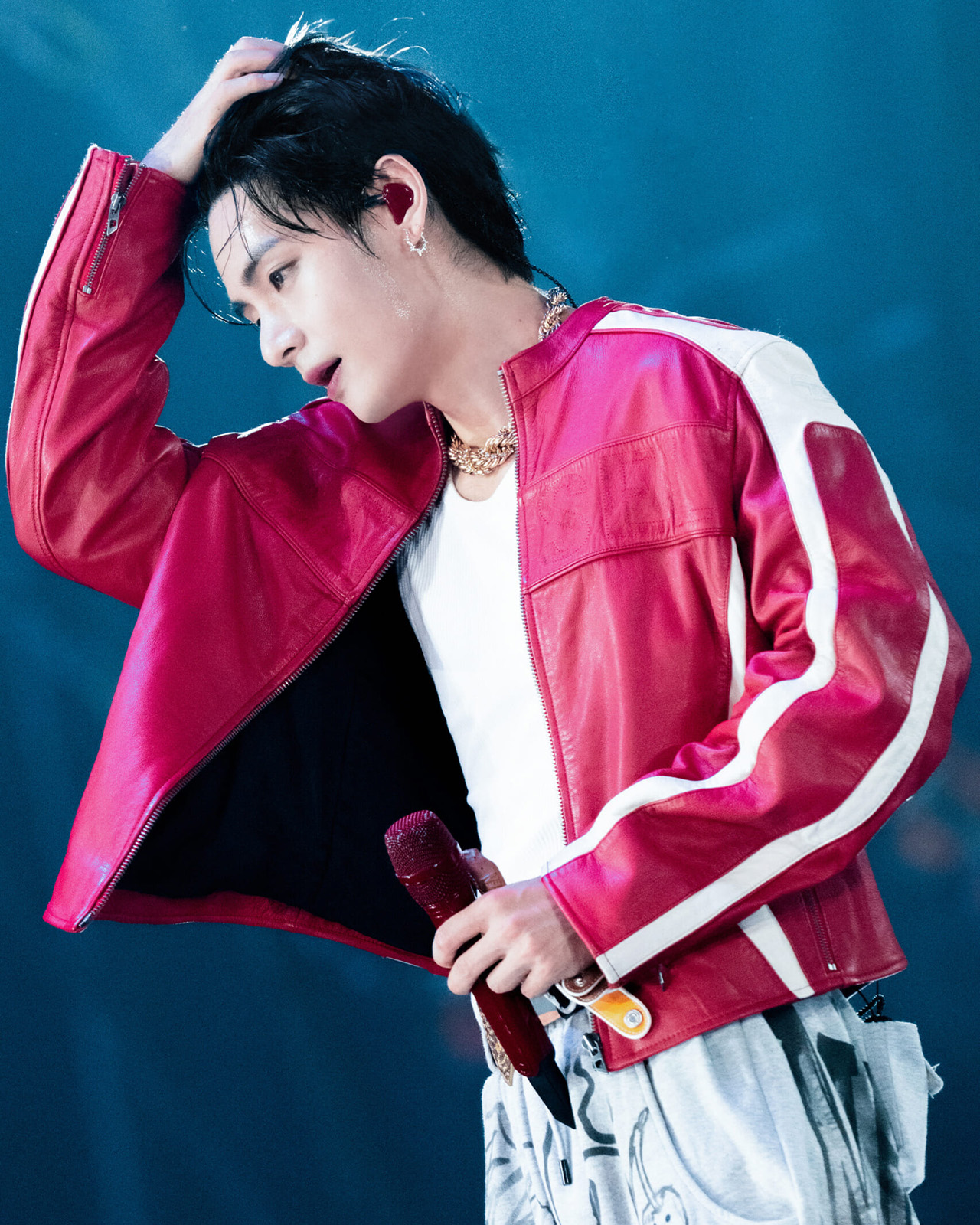 bts-v-12 | madameFIGARO.jp(フィガロジャポン)