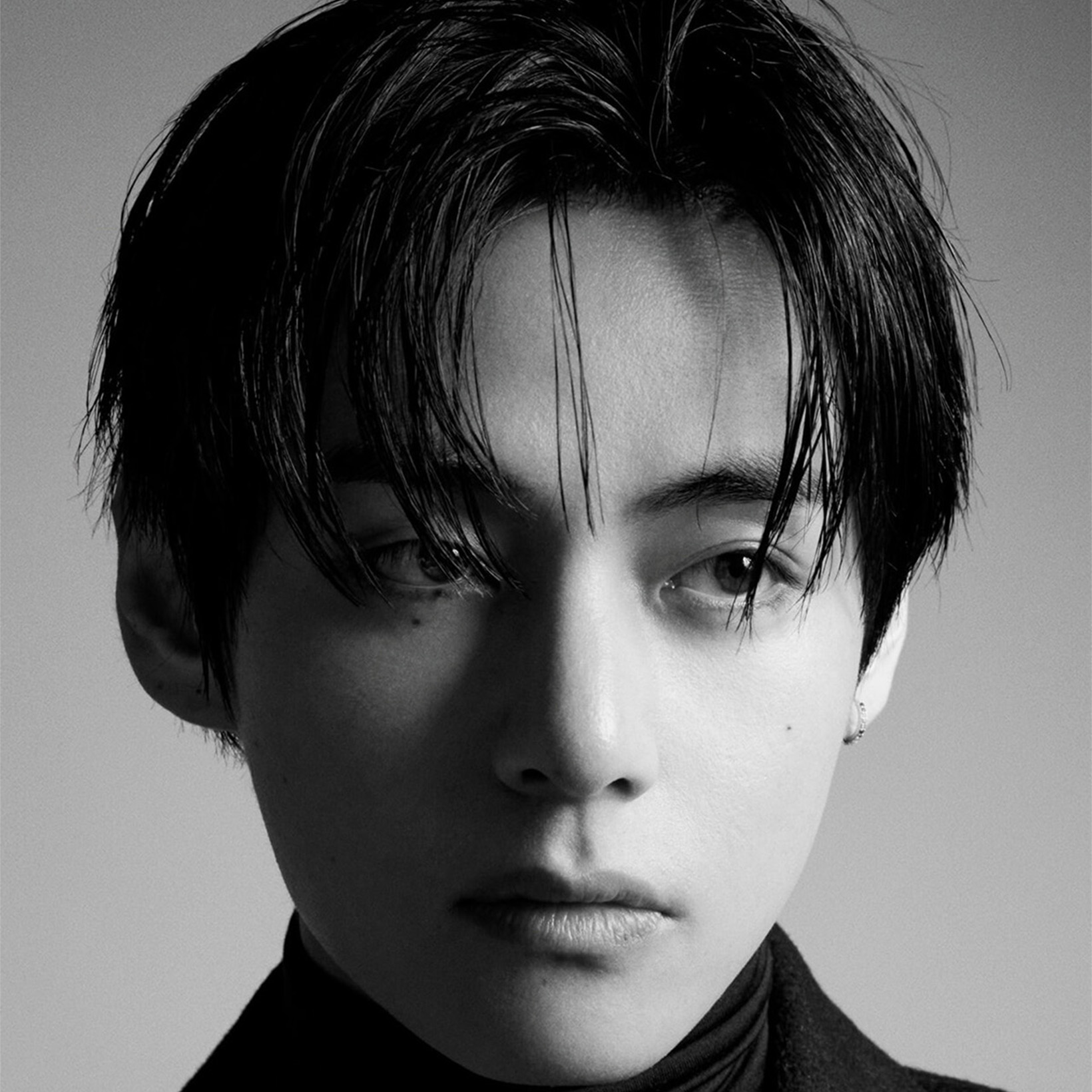 BTS V、その美しさを堪能して。ファッションシーンからステージまで、麗しき13枚を振り返る。