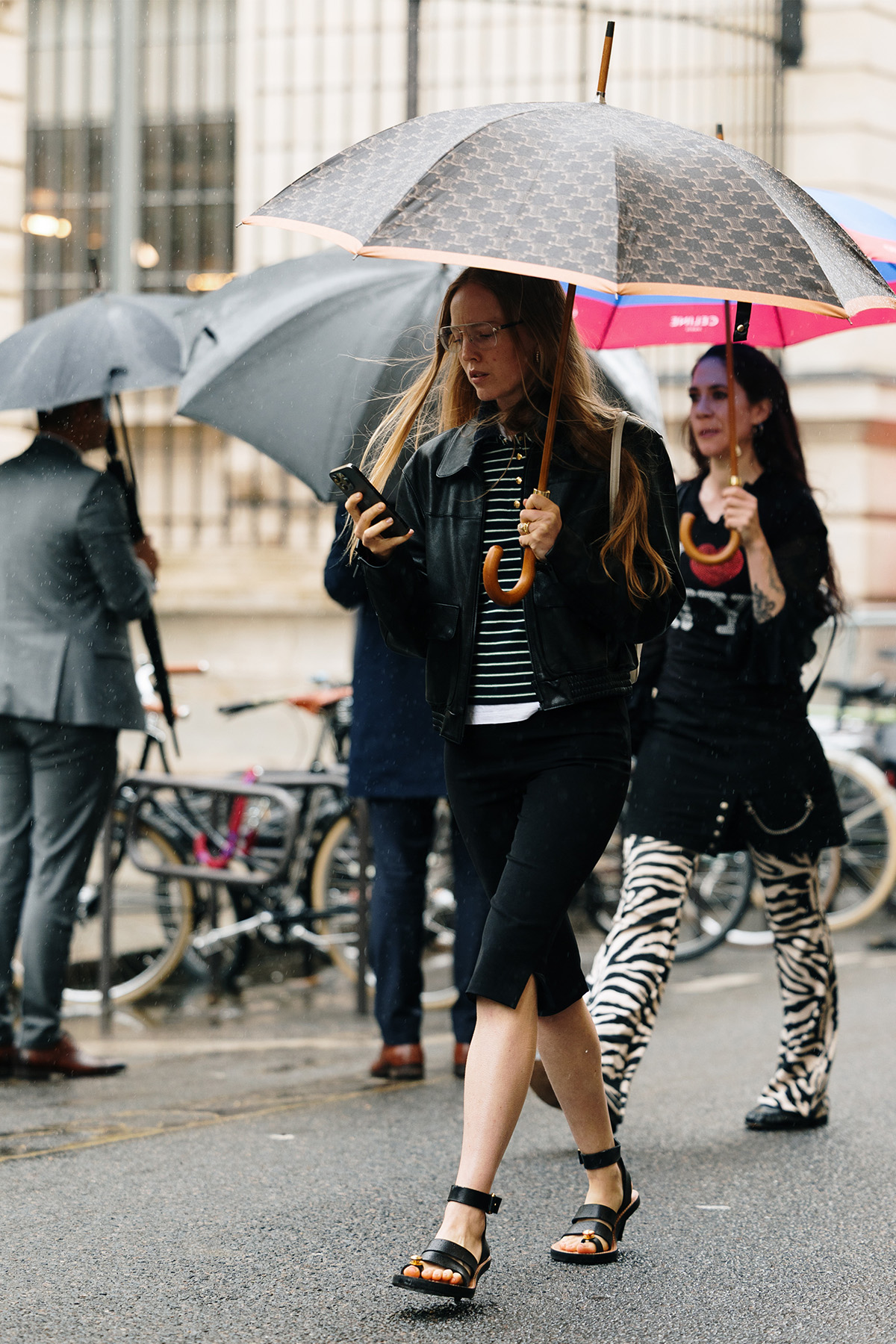 parischic-rain-4 | madameFIGARO.jp(フィガロジャポン)