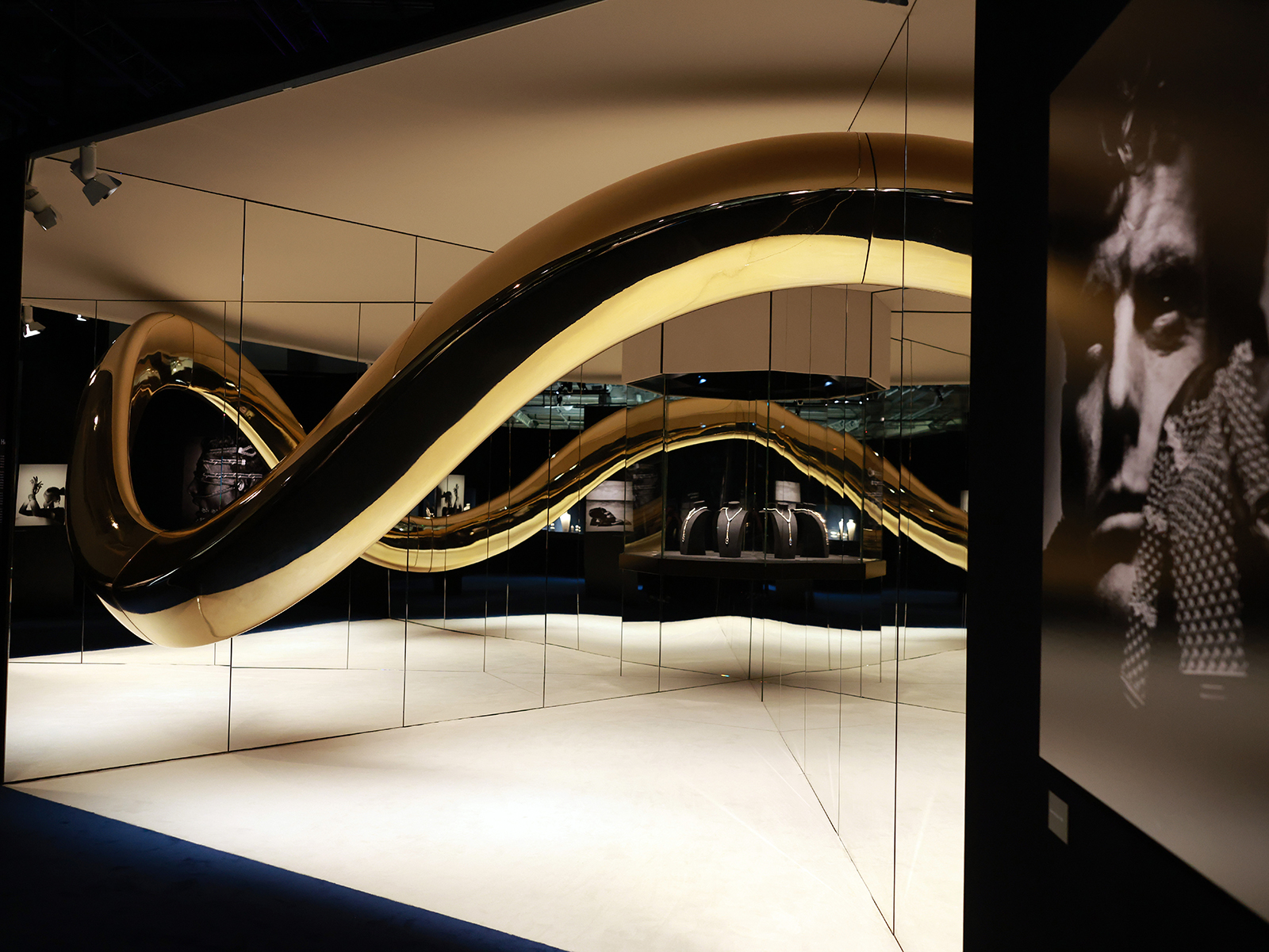 Pomellato Le Joailler Révolutionnaire Exhibition Opening And Haute Joaillerie Unveiling | madameFIGARO.jp(フィガロジャポン)