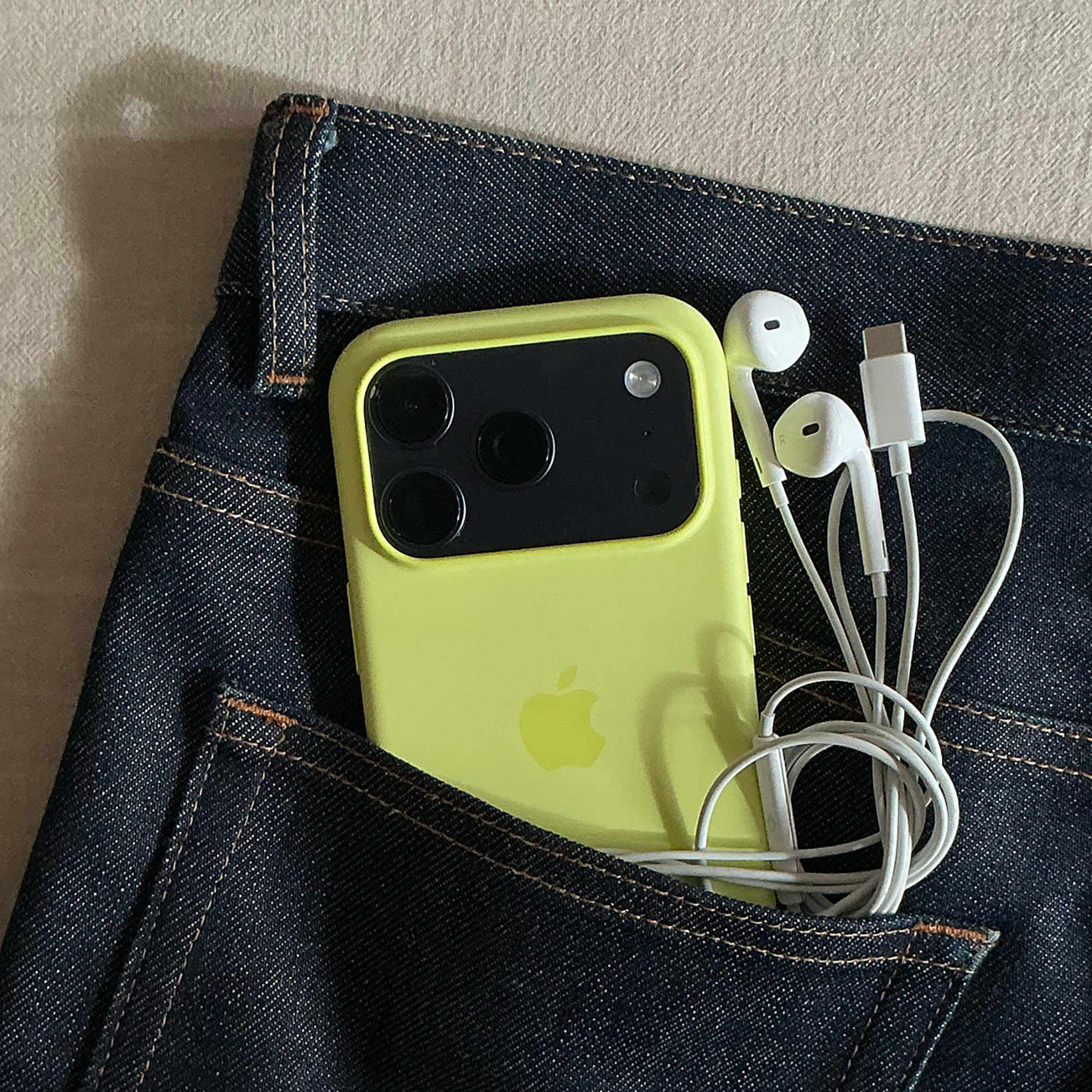 脱ハダカ宣言！ 吸い付くように収まるiPhoneケースが大正解。【22時のポチ！】