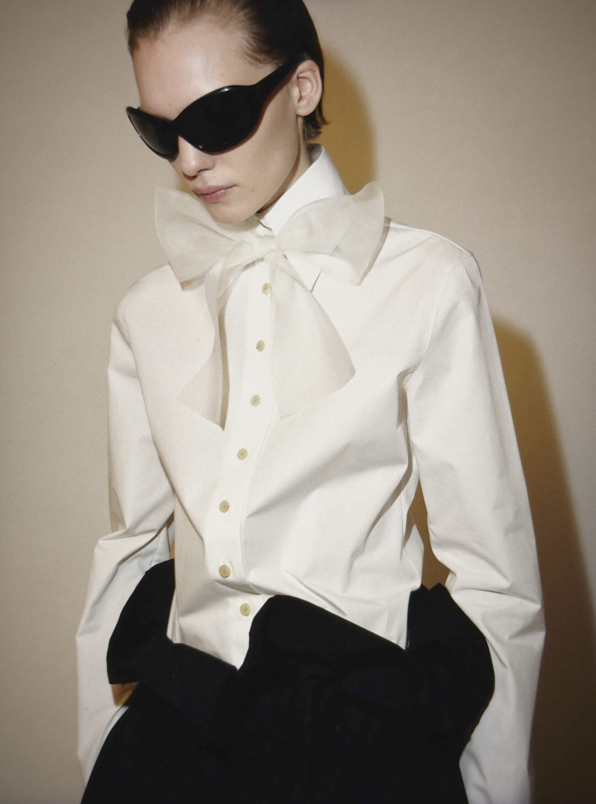 KHAITE_P26_LOOKBOOK_HANNA-TVEITE_LOOK_5_1_PT_HI-RES | madameFIGARO.jp(フィガロジャポン)